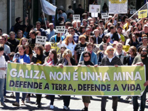 Manifestación contra a minaría salvaxe. Compostela, 2 de xuño de 2013