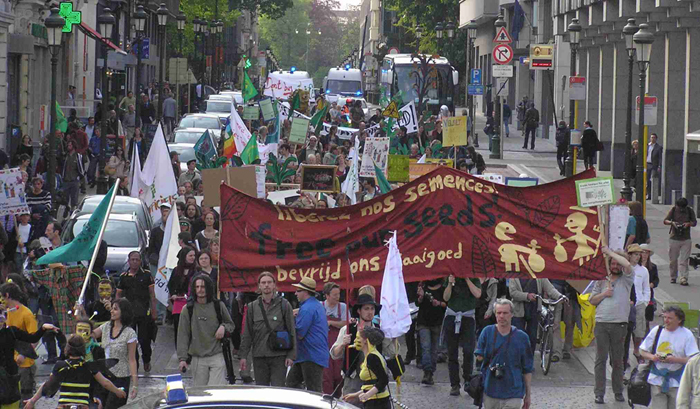 Manifestación Bruxelas polas sementes