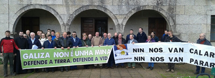 Veciñanza de Zas alegando contra as minas