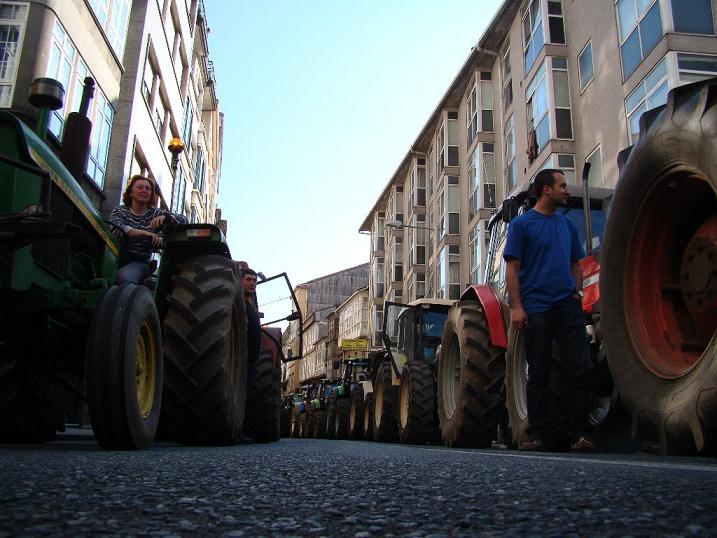 A tractorada continúa polas rúas de Compostela (17/06/2009)