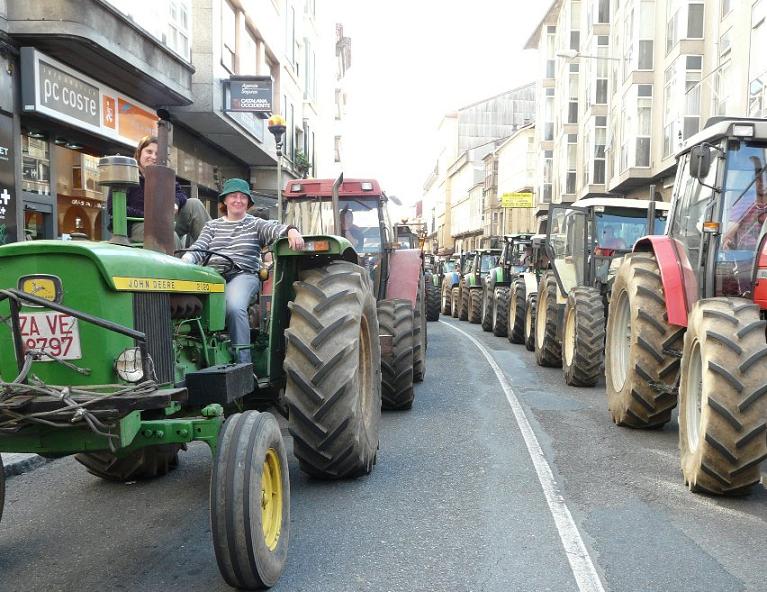 A tractorada continúa polas rúas de Compostela (17/06/2009)