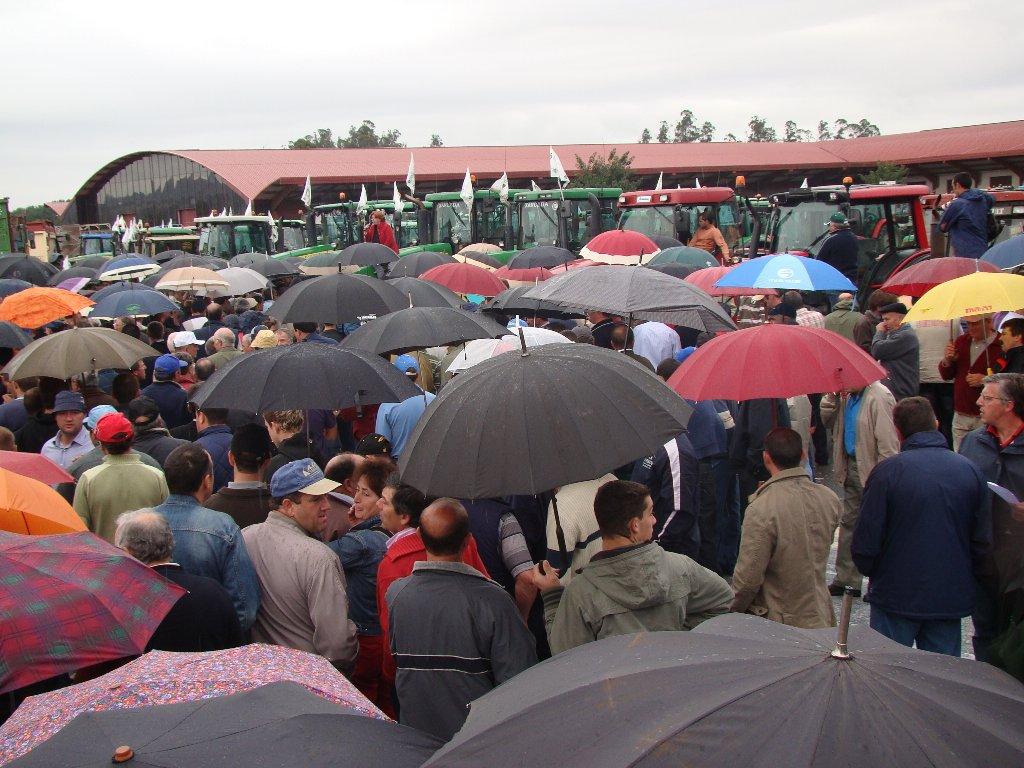 Manifestación pola defensa do sector leiteiro: O NOSO TRABALLO TEN UN PREZO (17/07/09)