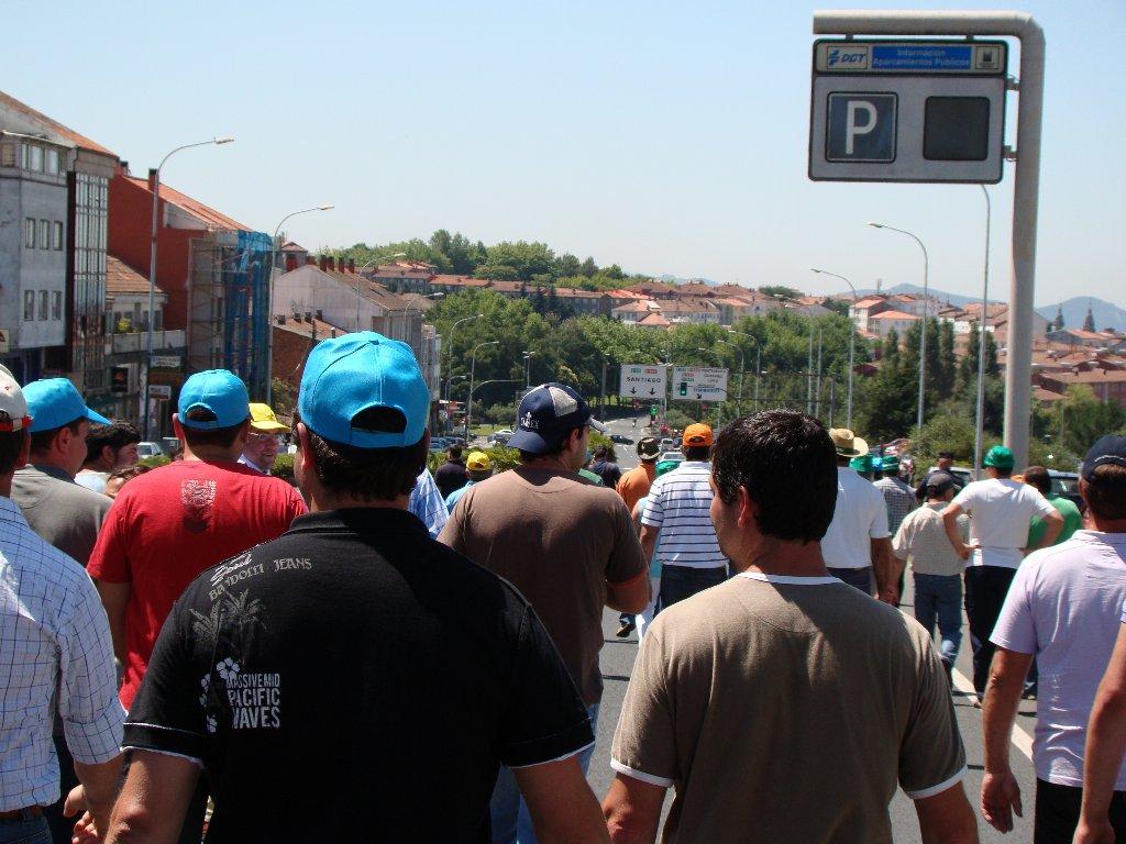 O sector leiteiro mobilízase para esixir que hoxe en Madrid non se firme ningún acordo por embaixo de custos de produción (20/07/09)