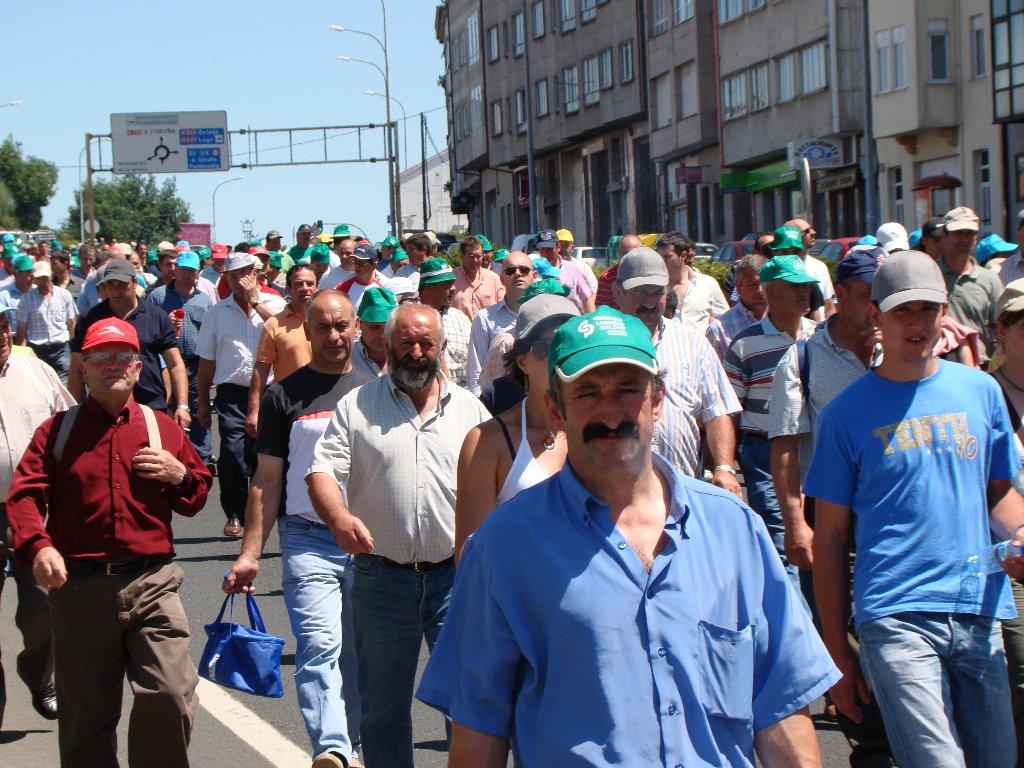 O sector leiteiro mobilízase para esixir que hoxe en Madrid non se firme ningún acordo por embaixo de custos de produción (20/07/09)
