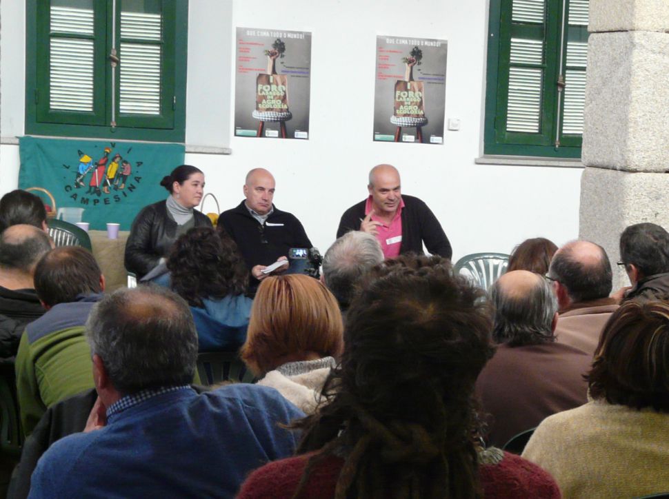 Un cento de persoas dialogan sobre a agroecoloxía como alternativa viable e necesaria á agricultura industrial