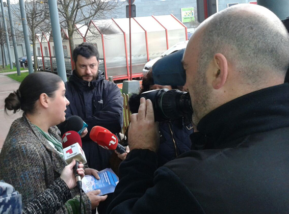 Isabel Vilalba denuncia no centro comercial das Termas o peche de 400 explotacións lácteas na Galiza en 2015