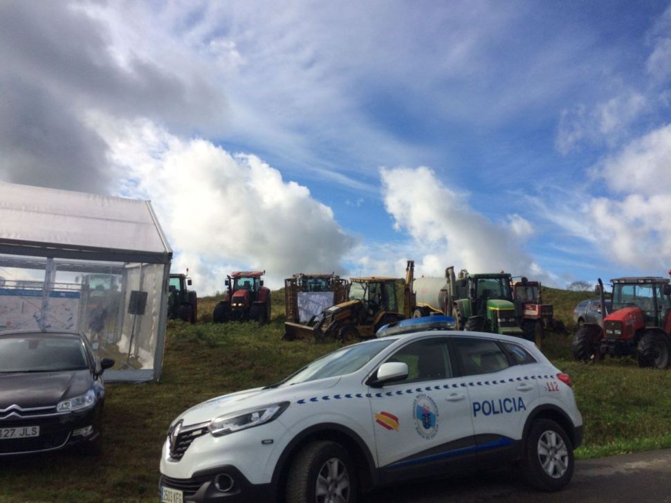 A veciñanza de Aldurfe fai fronte á Consellaría e oponse á construción da planta de transferencia de SOGAMA