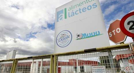 A Cooperativa La Arzuana debe até catro meses de entregas de leite ás súas explotacións socias