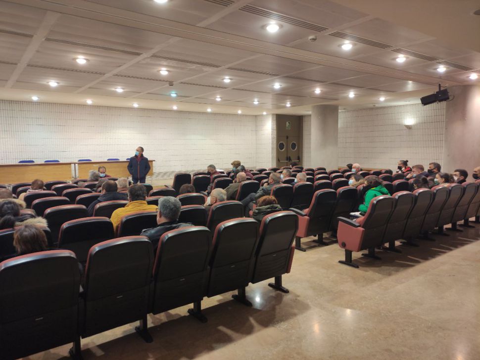 A Consellaría das macrogranxas porfía en sepultar as explotacións familiares de vacún de carne