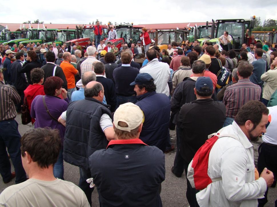 A Administración está a reaccionar eludindo a súa responsabilidade ao tempo que tenta provocar a radicalización das mobilizacións do sector.