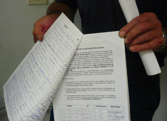 Catrocentas sinaturas en Rois contra a Lei de Augas e o cobro do canon ás traídas veciñais