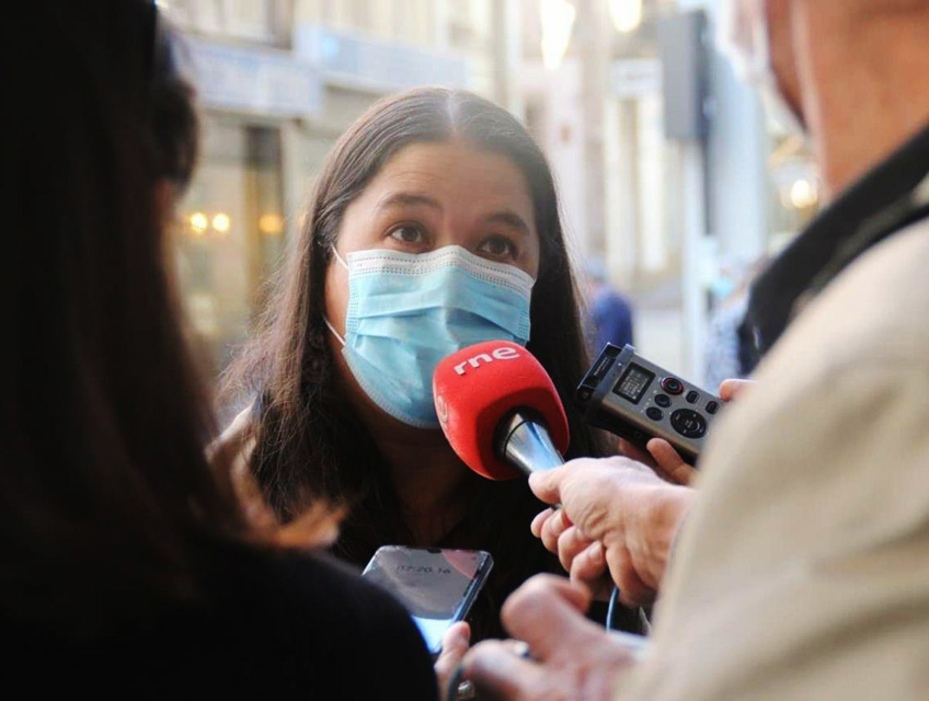 Acouga e Sindicato Labrego entregan 124.000 sinaturas contra as comisións abusivas de Abanca