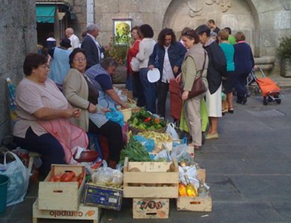 SLG e FRUGA expresan o seu rexeitamento á medida de expulsar as labregas da Praza de Abastos de Compostela