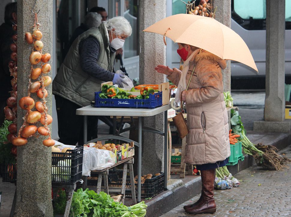 O SLG require información aos concellos que prohiben mercados labregos para estudar se emprende accións legais