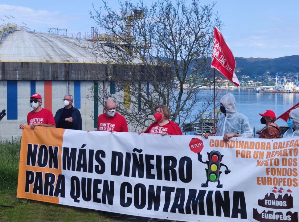Mobilización fronte a Reganosa para evitar que os fondos europeos se destinen a empresas contaminantes