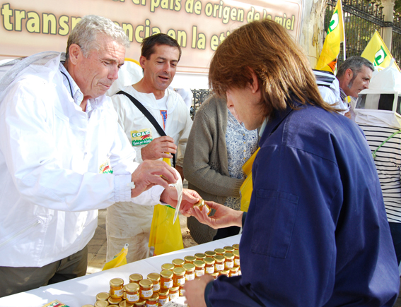 O Sindicato Labrego Galego apoia a campaña estatal para esixir o país de orixe na etiquetaxe do mel