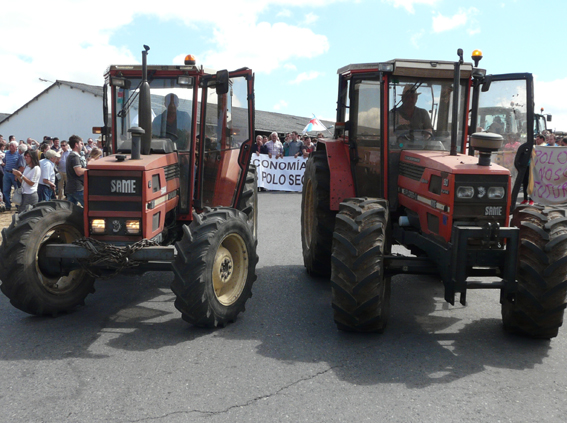 Arzúa mobilízase en defensa do sector lácteo