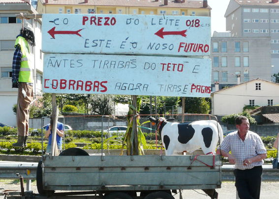 As granxas lácteas galegas perderon 82 millóns de euros dende abril e non cobrarán o importe das axudas prometidas