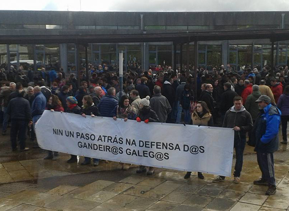 A Plataforma en Defensa do Sector Lácteo celebra hoxe unha asemblea para organizar novas mobilizacións