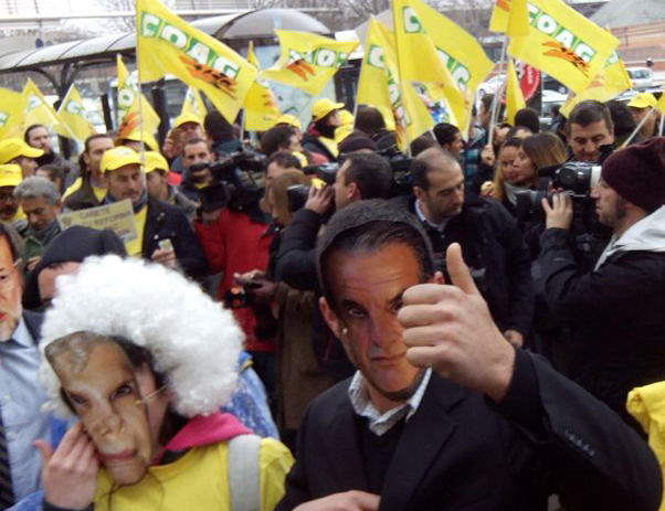 Mozos e mozas do SLG denuncian en Madrid as dificultades da xente nova  para incorporarse á actividade agraria