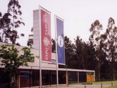 O SLG presenta sinaturas de 90 explotacións contra o traslado da oficina agraria comarcal da Estrada