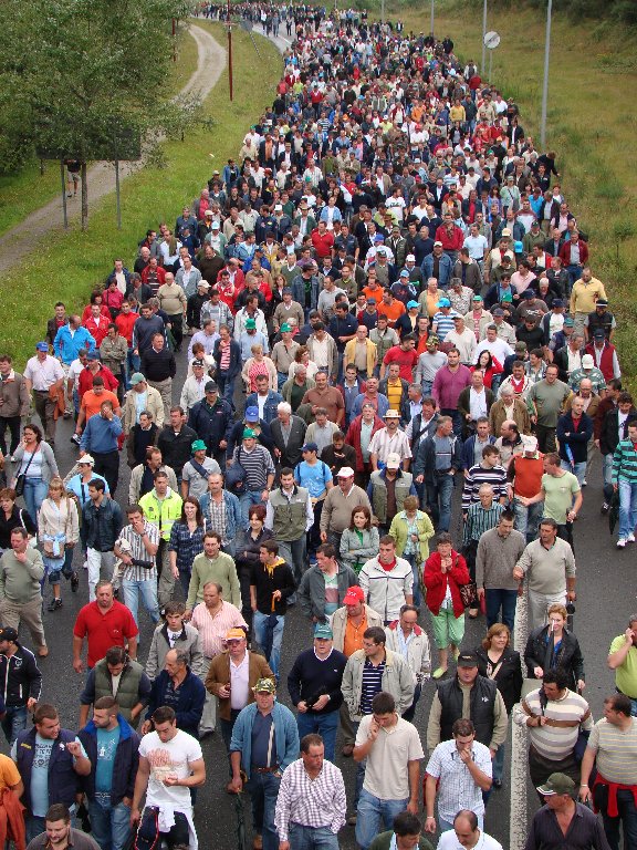 Máis de 5.000 gandeiras e gandeiros maniféstanse en Compostela pra esixir un prezo xusto para o leite