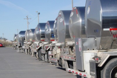 O Sindicato Labrego Galego pide sistemas de control na medición do leite polas cisternas das empresas