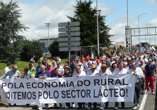 Galiza perdeu 1000 granxas lácteas dende a fin das cotas e segue a ter un dos prezos máis baixos para o leite da UE