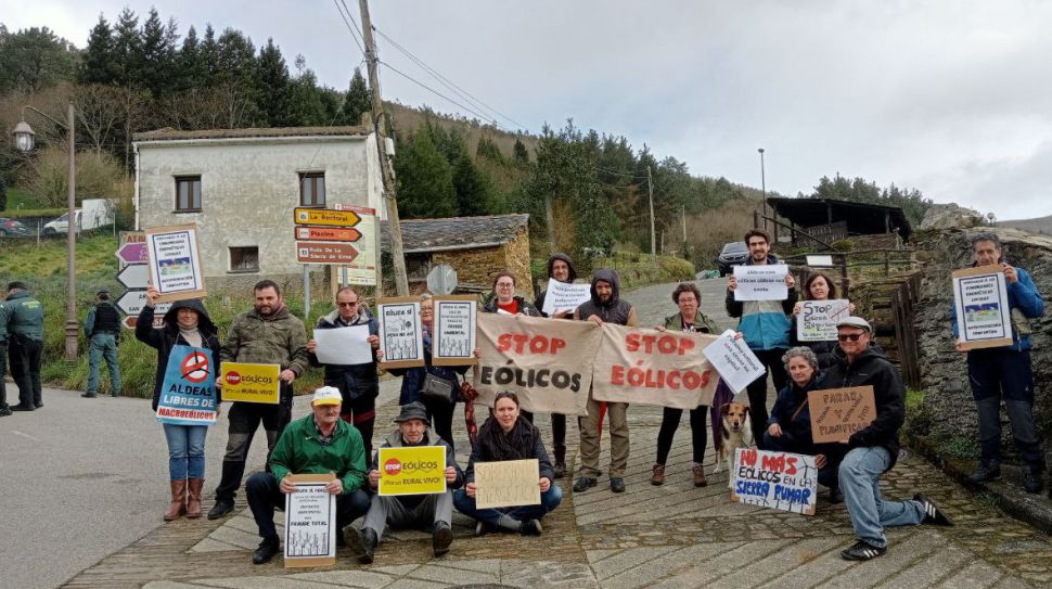 Organizacións galegas e asturianas esiximos o fin da invasión eólica como resposta para frear o despoboamento