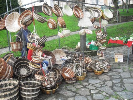 Hortalizas de inverno e doces de entroido para celebrar a don Carnal no Mercado do Alimento Labrego de Teo